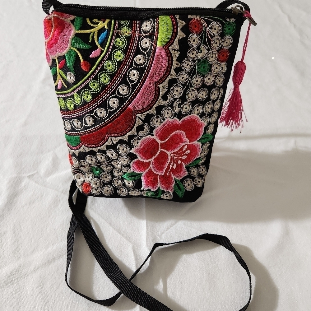Women's Detail Floral Embroidered Black Small Crossbody Shoulder Bag Lightweight - Picture 6 of 16